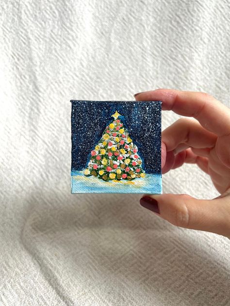 Paintings For Christmas Gifts, Tiny Canvas Christmas Paintings, Mini Canvas Art Winter, Cute Paintings Christmas, Miniature Canvas Painting Ideas, Easy Painting Ideas On Canvas For Beginners Christmas, Mini Canvas Paintings Christmas, Cute Winter Paintings, Mini Christmas Paintings On Canvas