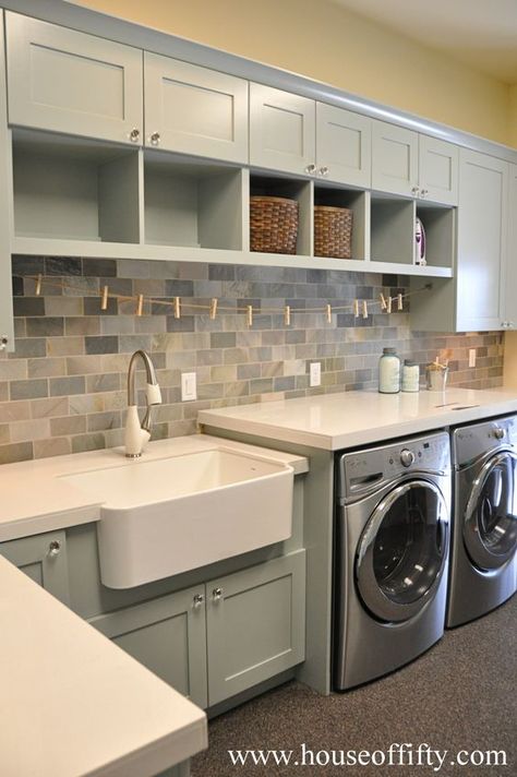 15+ Beautiful Laundry Rooms sure to inspire you for your own laundry room! { lilluna.com } Modern Farmhouse Laundry Room, Country Laundry Rooms, Farmhouse Kitchen Backsplash, Laundry Room/mud Room, Stylish Laundry Room, Room Storage Diy, Basement Laundry Room, Dream Laundry Room, Basement Laundry