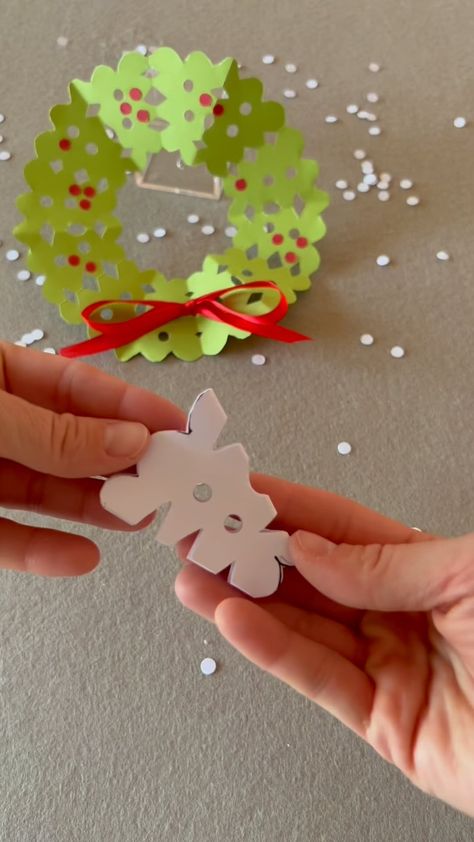 3gyerekszáj (@numberthreen3) • Instagram photos and videos Foam Paper Crafts For Kids, Paper Wreath Diy Christmas, Foam Paper Crafts, Decorating Ornaments, Paper Wreath Diy, Art For Students, Chevron Cards, Kids Diy Christmas, Christmas Wrapping Ideas