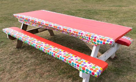 DIY picnic table with cushioned seats Picnic Table Bench Covers, Table Cover Diy, Seat Cushions Diy, Diy Bench Cushion, Octagon Picnic Table, Build A Picnic Table, Picnic Table Cover, Diy Picnic, Diy Picnic Table