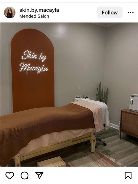 Facial Room Design, Solo Esthetician Room, Aesthetic Esthetician, Salon Room Ideas, Esthetician Studio, Spa Room Ideas Estheticians, Solo Esthetician, Spa Room Ideas, Waxing Room