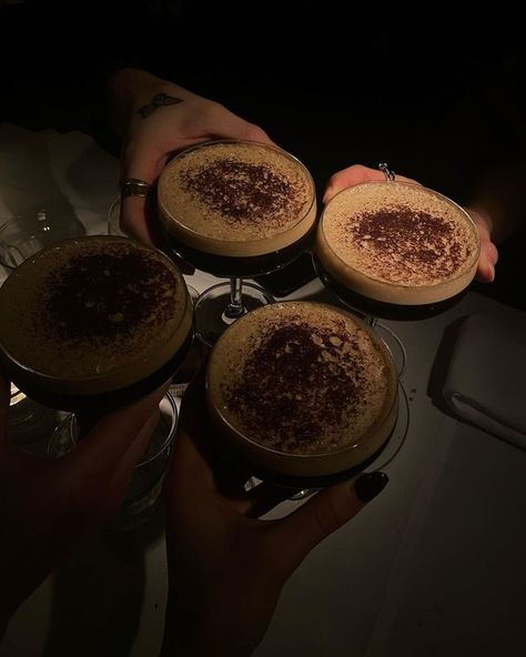 @lisamottl on instagram Martini Aesthetic, Frozen Cocktail Recipes, Jazz Bar, Chocolate Girls, Pretty Drinks, Jazz Club, Espresso Martini, Chocolate Baking, Brown Aesthetic