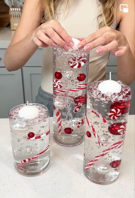 Floating Candle Decorations, Glam Christmas Decor, Christmas Decorations Centerpiece, Christmas Vases, Christmas Tabletop Decor, Christmas Candle Decorations, Homemade Christmas Decorations, Christmas Craft Projects, Fun Christmas Decorations