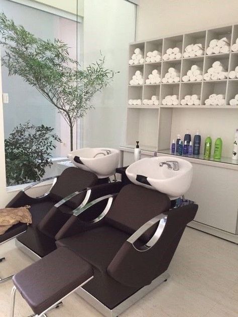 Salon Shampoo Area, Parlour Design, Hair Salon Interior Design, Salon Interior Design Ideas, Small Salon, Nail Salon Interior Design, Beauty Salon Interior Design, Beauty Room Salon, Hair Salon Design