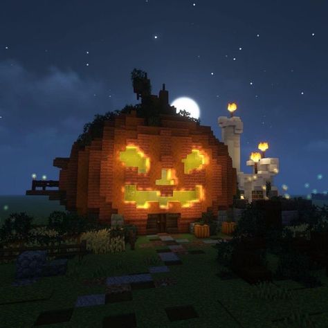 Minecraft Giant Pumpkin, Minecraft Pumpkin Build, Spooky Minecraft Ideas, Minecraft Autumn Builds, Minecraft Jack O Lantern, Fall Minecraft Builds, Minecraft Fall Builds, Spooky Minecraft Builds, Minecraft Autumn