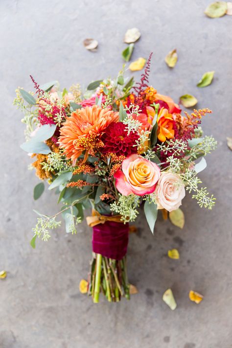 Autumn Wedding Bouquet, Bridal Bouquet Fall, Fall Wedding Bouquets, Fall Wedding Flowers, Orange Wedding, Bouquet Of Flowers, Autumn Wedding, Bride Bouquets, Bridal Flowers