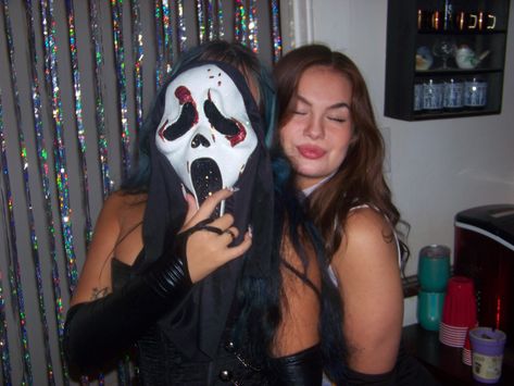 Girl Ghost Face Costume Ideas, Scream Girl Halloween Costume, Ghost Face Halloween Costume Girl, Ghostface Halloween Costume Women, Halloween Girl Aesthetic, Ghost Face Girl Costume, Girl Ghost Face Costume, Halloween Costumes Ghost Face, Ghostface Costume Girl