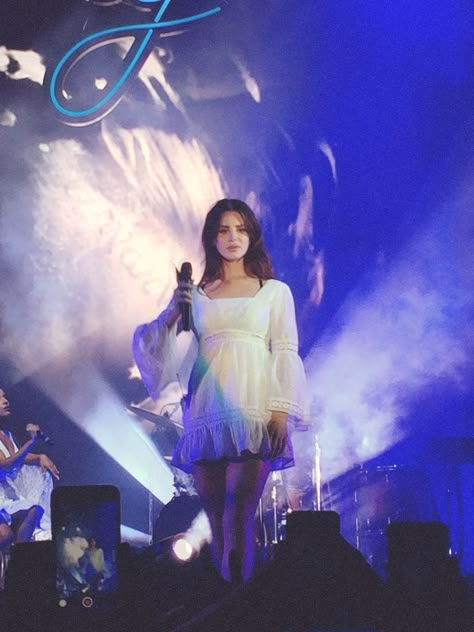 Lana Del Rey Screensaver, Lana Del Rey Aesthetic Concert, Blue Lana Del Rey Aesthetic, Lana Del Ray Blue, Lana Del Rey Blue Aesthetic, Lana Del Rey Concert Aesthetic, Blue Lana Del Rey, Lana Del Ray Concert, Nfr Era