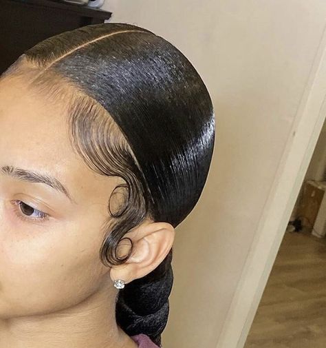 Follow RAWROSE Middle Part Low Bun With Edges, Middle Part Bun With Edges, Slicked Back Hairstyles, Edge City, Biracial Hair, Edges Hair, Vlasové Trendy, Baby Hairs, Greasy Hair Hairstyles