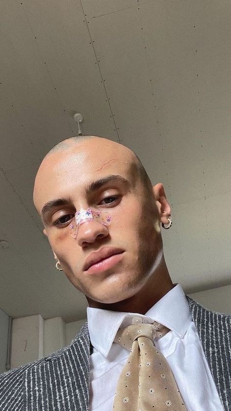 Bald Boy Aesthetic, Bald Men Fashion, Bald Fashion, Bald Boy, Men Fade Haircut Short, Bald Men Style, Mens Haircuts Short Hair, Bald Look, Going Bald