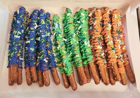 Dino inspired pretzel rods Dinosaur Pretzel Rods, Colored Chocolate, Pretzel Dip, Pretzel Rods, Pretzel Sticks, Bday Party, Sprinkles, Baby Shower, Shower