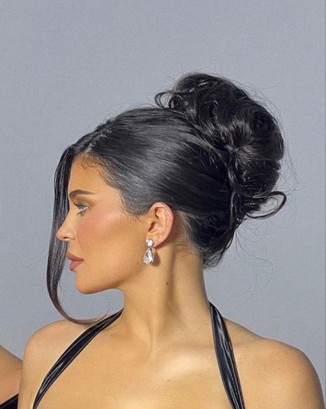 Kylie Updo, Kylie Jenner Updo Hairstyles, Updo With Side Part, Kylie Jenner Hair Updo, Kylie Jenner Updo, Updo Side Part, 90s Updo, Guest Hair, Bridesmaid Hair Makeup