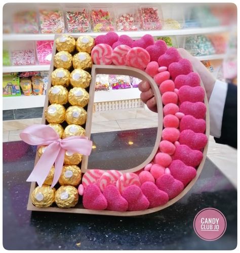 Easy Presents, Candy Letters, Candy Gifts Diy, San Valentine, Cardboard Letters, Gift Crafts, 30th Birthday Decorations, Easy Diy Room Decor, Chocolate Hampers