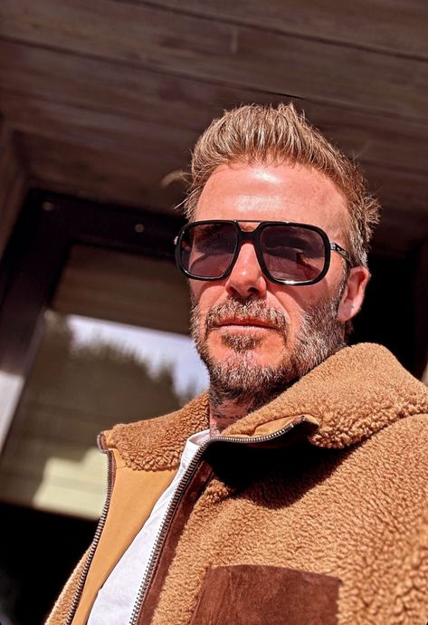 David Beckham Outfit, Man Celebrity, Celebrity Style Men, David Beckham Style, Beckham Style, Grey Beards, Casual Sunglasses, Star Style, Mens Hairstyles Short