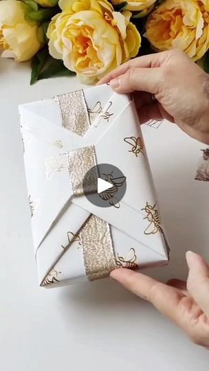 Wrap Christmas Gifts, Gift Wrapping Tutorial, Gift Wrapping Station, Creative Wrapping, Martha Weddings, Gift Wrapping Techniques, How To Wrap, Gifts Wrapping Diy, Holiday Wrap