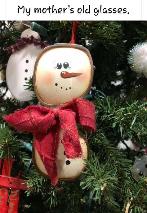 Photo of snowman ornament made from old eyeglasses, Christmas ornaments Old Glasses, Christmas Ornaments Homemade, Snowman Ornaments, Christmas Memory, Christmas Ornaments To Make, Christmas Mood, Holiday Diy, Homemade Christmas, Christmas Deco