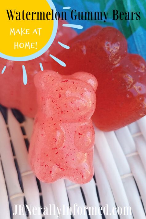 Homemade Watermelon Gummies, Watermelon Gummy Bears, Watermelon Gummies Recipe, Healthy Gummy Bear Recipe, Gummy Bear Drink, Making Gummy Bears, Watermelon Gummies, Homemade Gummy Bears, Homemade Gummies