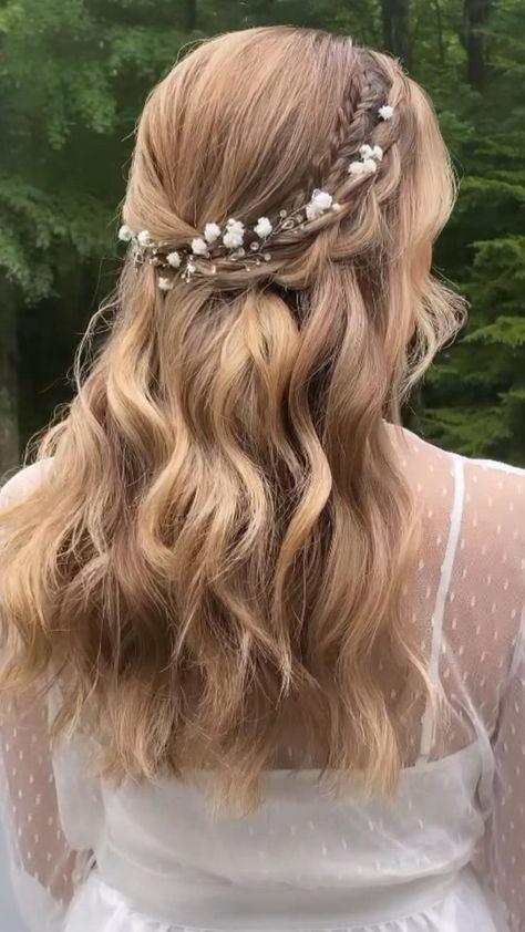 Hair Flower Braid, Soft Curl Hairstyles, Ponytail Hairstyle Ideas, Cute Ponytail, Cute Ponytail Hairstyles, Curly Hair Braids, Wedding Hair Half, Flower Crown Hairstyle, Ponytail Hairstyle