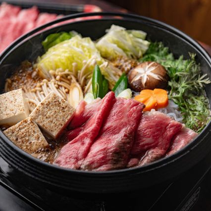 Sukiyaki Recipe, Popular Chinese Dishes, Bawang Bombay, Foreign Food, Shabu Shabu, Japanese Dishes, Chinese Dishes, Cooking Together, Roasted Veggies