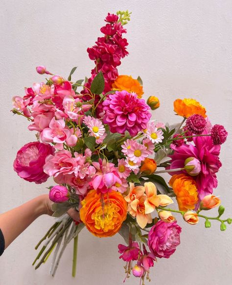 Nicole Rossi, Orange Bridal Bouquet, Orange And Pink Wedding, Orange Bouquets, Orange Wedding Flowers, Wedding Bouquets Pink, Boquette Flowers, Southern California Wedding, Pink Wedding Flowers