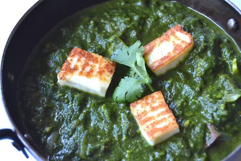 Forks N Knives: Palak Paneer Recipe | Restaurant Style Palak Paneer | Spinach With Cottage Cheese Palak Paneer Recipe, Indian Cheese, Paneer Dishes, Paneer Recipe, Paneer Recipes, Healthy Food Options, Indian Dishes, Cottage Cheese, Palak Paneer