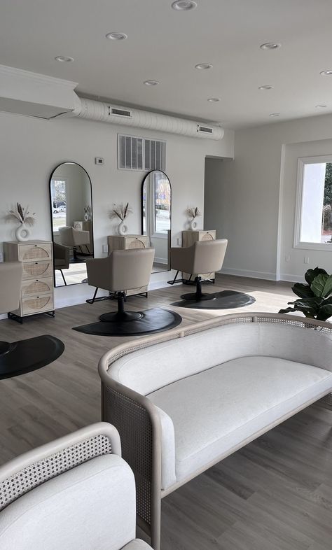 Salon Waiting Area, Salon Suites Decor, Hair Salon Decor, Salon Suites, Beauty Room Design, Small Business Inspiration, Salon Business, Waiting Area, Salon Decor