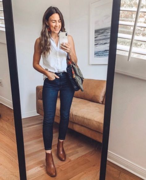 Outfit Vaquera, Natalie Borton, White Sleeveless Shirt, Outfit Botas, Save Outfits, Outfit Jeans, Dark Jeans, Work Outfits Women, White Sleeveless