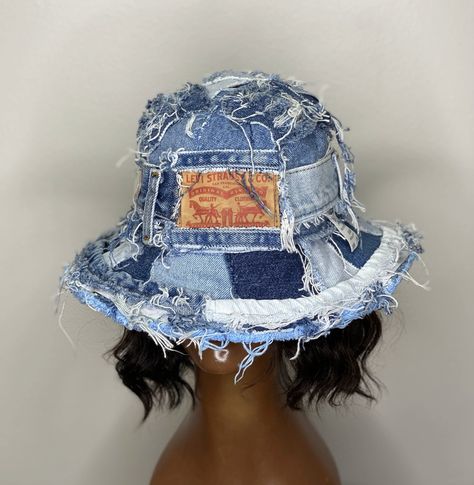 Walk In Bathroom, Custom Jeans Diy, Denim Diy Clothes, Ropa Upcycling, Diy Clothes And Shoes, Bathroom Idea, Denim Ideas, Diy Fashion Clothing, Denim Hat