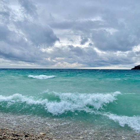 Somewhere near Tobermory, Ontario. Beaches are my thing #beach #lakeontario Wasaga Beach Ontario, Port Stanley Ontario, Sauble Beach, Sandbanks Ontario, Sauble Beach Ontario, Ontario Beaches, Fistral Beach Newquay, Tobermory Ontario, Canada Photography