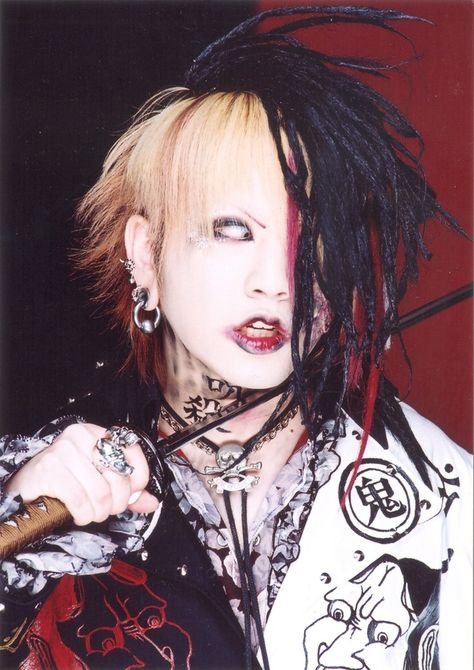 Ruki. the GazettE. Visual Kei Fashion, Ruki The Gazette, Kei Visual, Kei Fashion, Arte Punk, The Gazette, Japanese Street Fashion, Cool Stuff, Harajuku Fashion