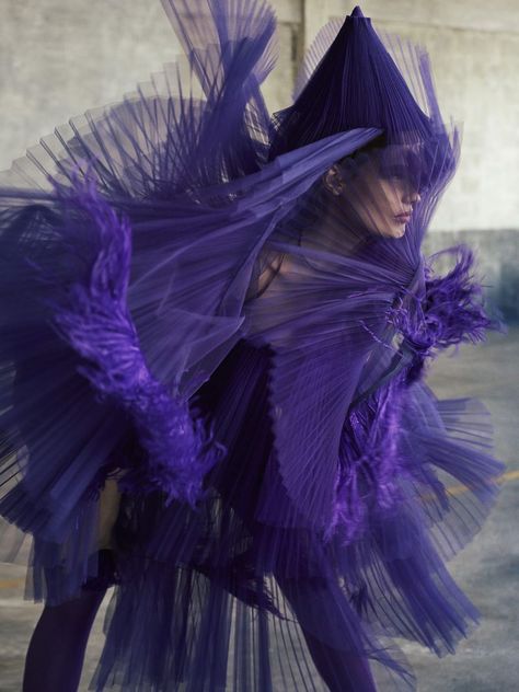 Anna Mila Guyenz for Vogue Taiwan August 2019 Anna Mila, Vogue Taiwan, American Poets, Wardrobe Stylist, Dreamy Dress, Dope Fashion, Romantic Dress, Beauty Editorial, Purple Rain