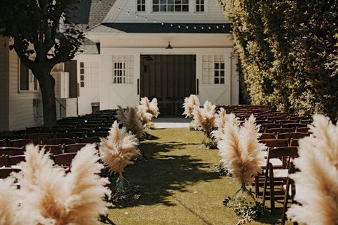 pampas grass ceremony aisle Wedding Aisles, Wedding Wows, Wedding Isles, Church Wedding Decorations, Grass Wedding, Outdoor Fall Wedding, Wedding Aisle Decorations, Outdoor Wedding Decorations, Wedding Boho