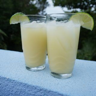 Key Lime Margarita, Lime Margarita Recipe, Lime Drinks, Margarita Ingredients, Mommy Juice, Fresh Juices, Lime Margarita, Pink Apron, Margarita Mix