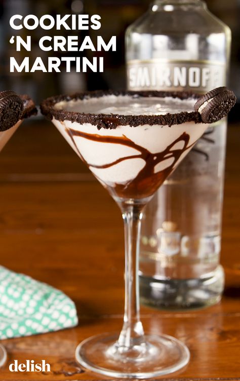 Fun Espresso Martini, Cookies And Cream Martini, Martini Night Party, Martini Charcuterie, Flavored Espresso Martini, Creamy Martini Recipes, How To Make A Martini, Best Martini Recipe, Dessert Martini Recipes