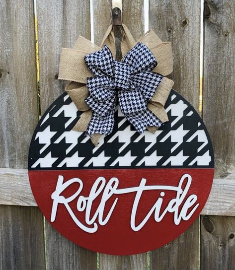 Alabama Door Hanger, Alabama Decor, Alabama Christmas, Team Decor, Football Door Hangers, Football Crafts, Football Decor, Door Hangers Diy, Door Signs Diy