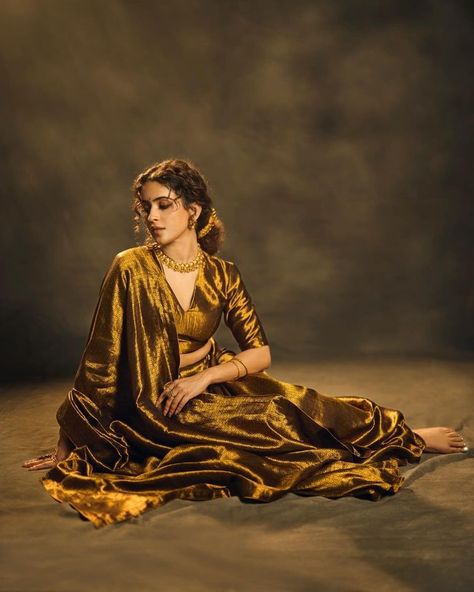 SanyaM (@sanyamalhotra_) • Instagram photos and videos Saree Look For Wedding, Silk Saree Look, Gold Silk Saree, Golden Saree, Sanya Malhotra, Raw Mango, Retro Looks, Saree Poses, Desi Fashion Casual