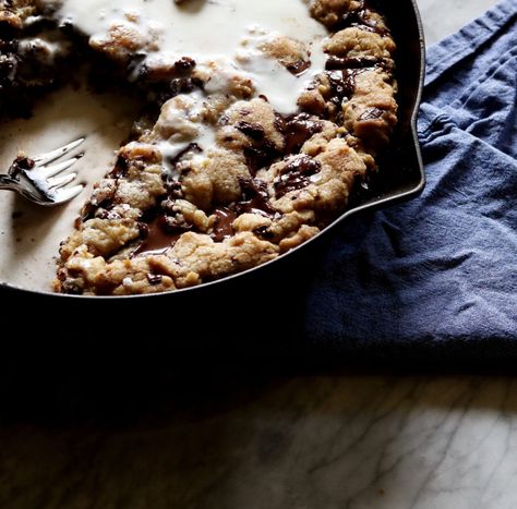 Brown Butter Chocolate-Caramel Skillet Cookie – DisplacedHousewife Caramel Cookie Recipes, Brown Butter Caramel, Chocolate Chip Skillet Cookie, Cookie Skillet, Brown Butter Chocolate Chip Cookies, Skillet Chocolate Chip Cookie, Butter Caramel, Skillet Cookie, Caramel Cookies