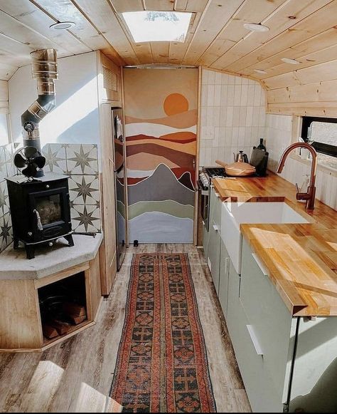 School Bus Tiny House, Wohne Im Tiny House, Tiny House Camper, Bus Living, Kombi Home, Tiny House Interior Design, Diy Camper Remodel, Bus House, Tiny House Inspiration