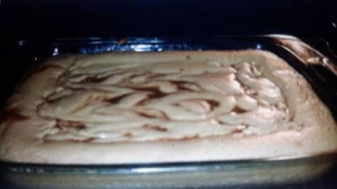 Cinnabon Cake, Cinnamon Bun Cake, Bun Cake, Cinnamon Cake, Flavored Butter, Cinnamon Roll Cake, Ritz Crackers, Oven Recipes, Cinnamon Buns