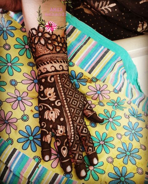 Lotus mehandi with check box design. Lotus Mehandi Designs, Traditional Mehandi, Finger Henna Designs, Bridal Makeup Images, Finger Henna, Engagement Mehndi Designs, Check Box, Beautiful Mehndi, Beautiful Mehndi Design