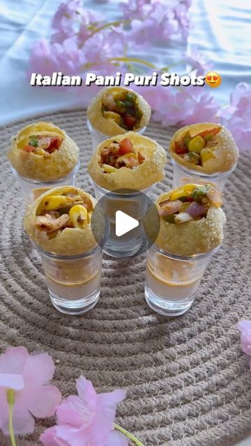 Indian Italian Fusion Food, Italian Fusion Food, Jain Food Recipe, Pani Puri Shots, Fusion Pizza, Jain Food, Pani Puri Recipe, Jain Recipes, Puri Recipes