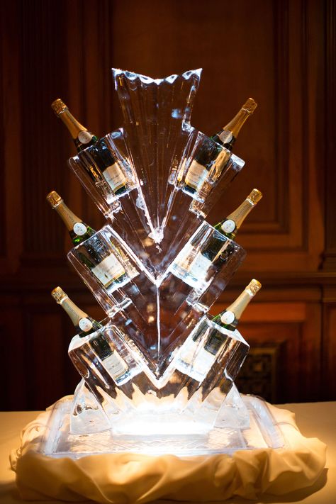 art deco ice sculpture for champagne gatsby wedding ideas Ice Sculpture Wedding, Sculpture Geometric, Art Deco Wedding Theme, Art Deco Party, Art Deco Elements, Art Deco Theme, Inside Weddings, Theme Vintage, Nye Wedding