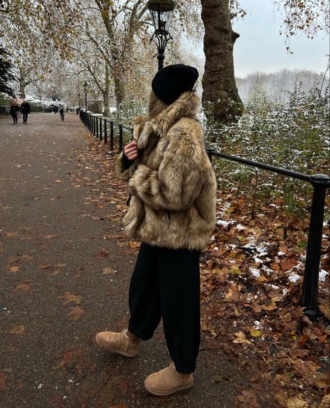 Timeless Winter Jacket, Sherpa Trench Coat Outfit, The Shard London Outfit, Winter Outfits With High Boots, Fur Bomberjack Outfit, Coat With Fur Collar Outfit, Outfits With Fur Coat, Fur Trim Jacket Outfit, Casual Fur Coat Outfit