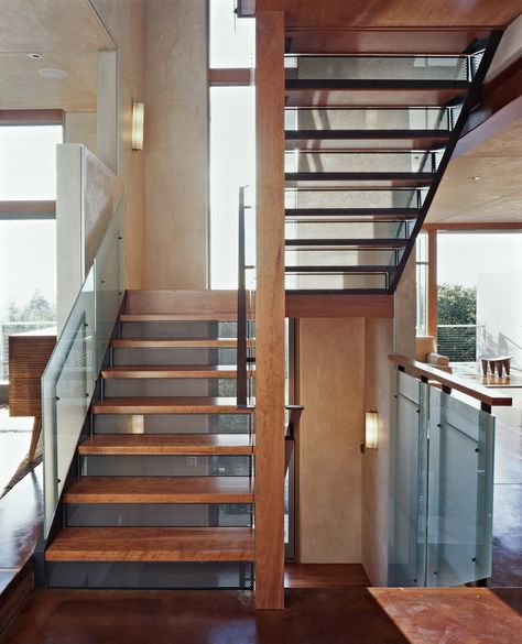 Clear stair risers Open Riser Stairs, Staircase Photos, Staircase Contemporary, Staircase Modern, Glass Stair, Open Stairs, Glass Stairs, Interior Finishes, Professional Organizers