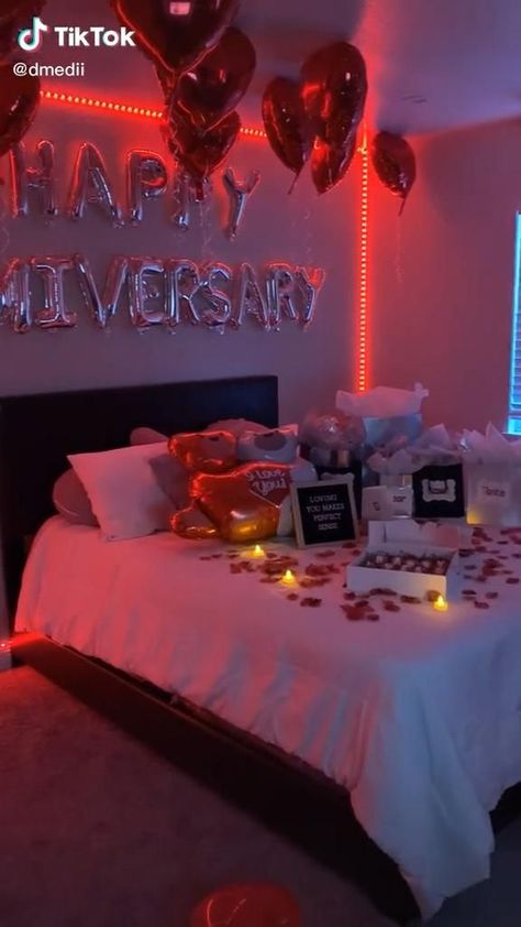 Surprise Boyfriend Anniversary, Bday Suprise Ideas For Him, One Year Anniversary Surprise For Him, 1 Year Anniversary Room Set Up, Anniversary Surprises For Husband, 1 Year Anniversary Gift Ideas For Couple, Decorated Hotel Room For Anniversary, Romantic Room Ideas For Him, Anniversary Ideas For Him At Home