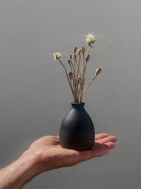 New mini matte black vase made from jesmonite Each vase is unique. Since it is 100% handmade, there may be minimal color deviations. Unevenness such as air bubbles can occur and make up the handmade look. Dried flower bouquet may vary Matte Black Vase, Vase Dried Flowers, Mini Vases, Minimal Color, Black Vase, Storing Cookies, Mini Vase, Dried Flower Bouquet, Air Bubbles