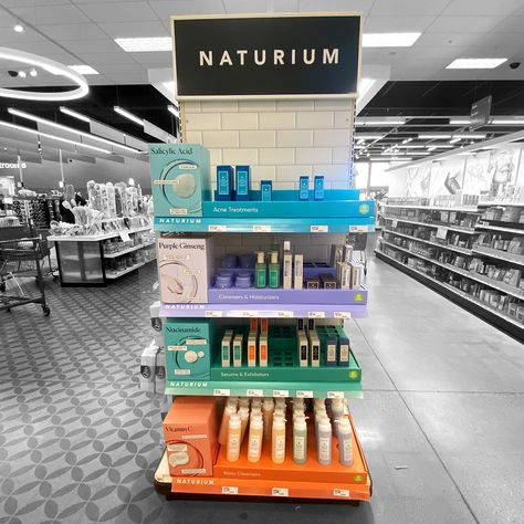 Insignia worked with Naturium on creating the same endcap design across different endcap sizes. Bold colors match bright packaging. #design #skincare #creative #retail #retaildesign #art #orange #teal #purple #blue #marketing #retailmarkeing Product Display Shelf Design, Skincare Visual Merchandising, Retail Packaging Design, Store Shelf Design, Shelf Display Retail, Visual Marketing Display, Product Display Shelf, Retail Visual Merchandising, Retail Product Display