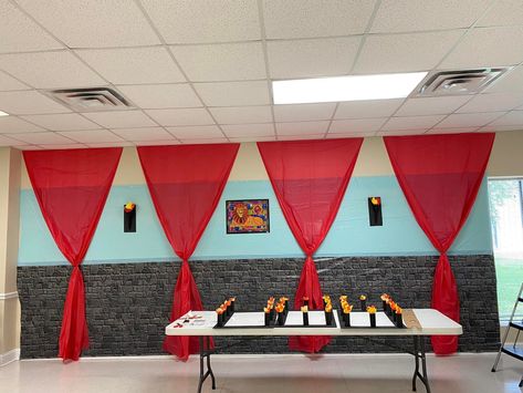 Castle Sunday School Room, Medieval Times Party, Keepers Of The Kingdom, Medieval Birthday, Theater Props, Kingdom Vbs, Vbs Decorations, Sunday School Rooms, Crown Decor