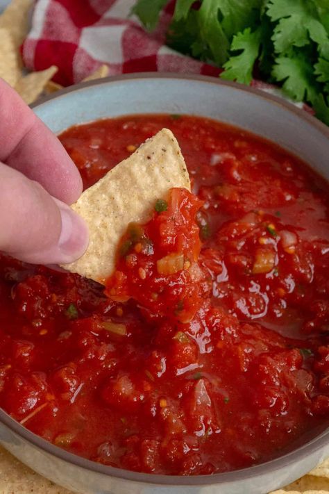 Make Your Own Salsa, Restaurant Salsa Recipe, Salsa With Canned Tomatoes, Restaurant Style Salsa Recipe, Restaurant Salsa, Mexican Dinners, Breakfast Dessert Recipes, Taco Soup Recipe Easy, Simple Restaurant