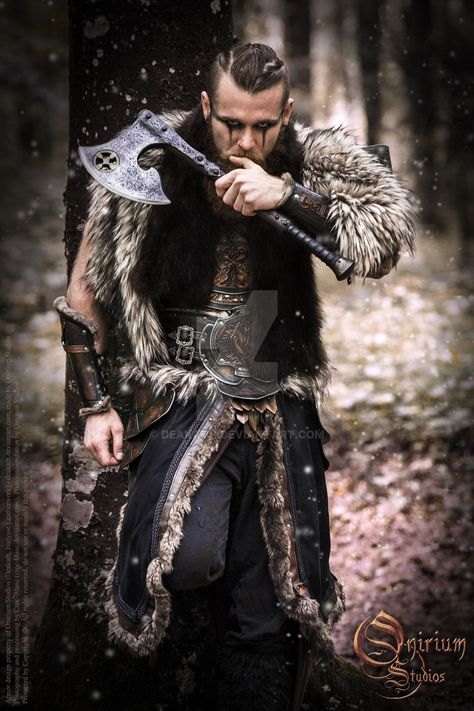 900 × 1350 Viking Makeup, Vikings Halloween, Viking Aesthetic, Costume Viking, Viking Cosplay, Art Viking, Viking Character, Nordic Aesthetic, Fantasy Craft